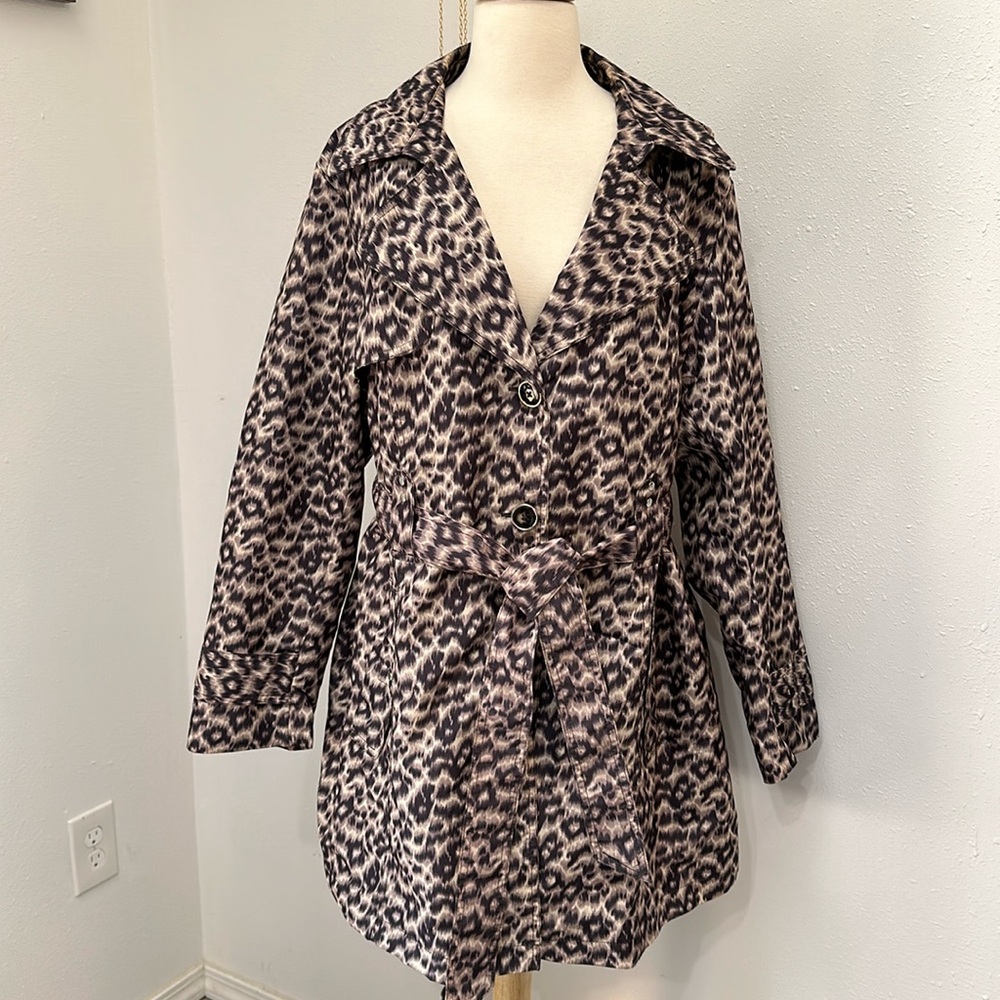 Dress Barn Rain Jacket 🧥